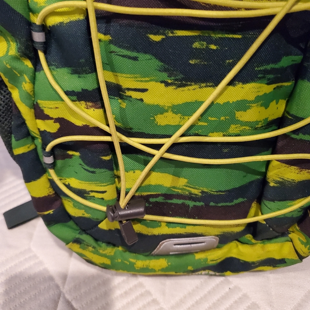 Kids North face happy camper small backpack bungee front and 2 side mesh pockets - Picture 3 of 14